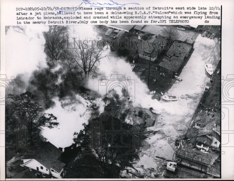 Load image into Gallery viewer, 1958 Press Photo Detroit Mich air view of RCAF Culcan plane crash
