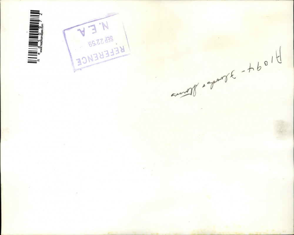 1959 Press Photo Detroit Mich motorist in floodwaters from storms