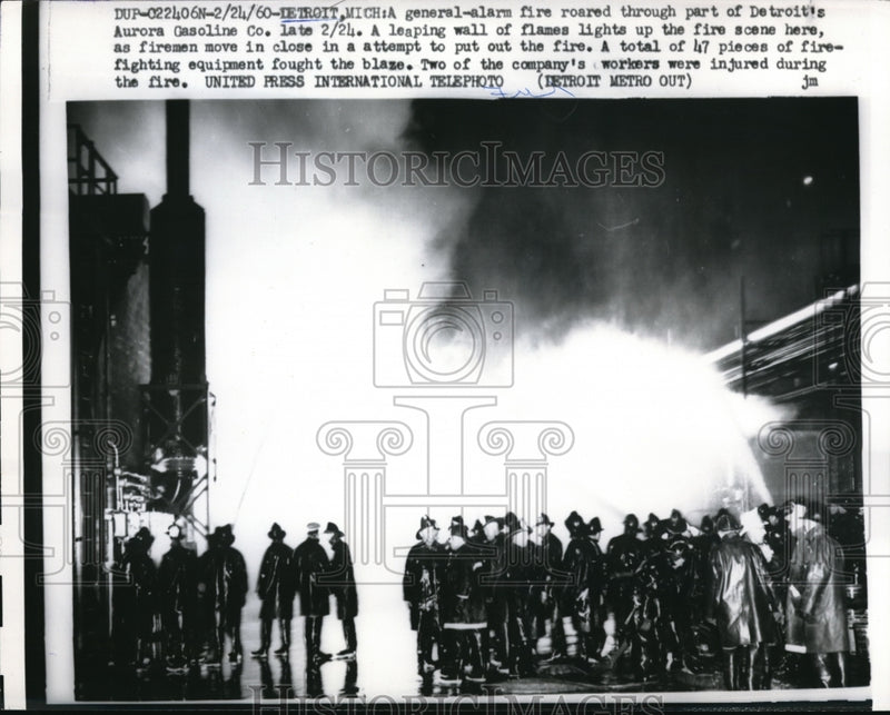 Load image into Gallery viewer, 1960 Press Photo Detroit Mich firemen battle blaze at Aurora Gas Co
