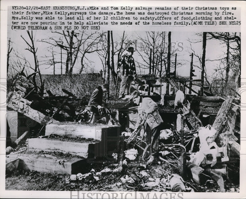 Load image into Gallery viewer, 1952 Press Photo Mike&amp; Tom Kelly salvage the remains of Christmas toys
