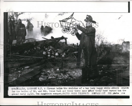 1956 Press Photo The rescue team searched for Mr. and Mrs. Linus Ball's bodies