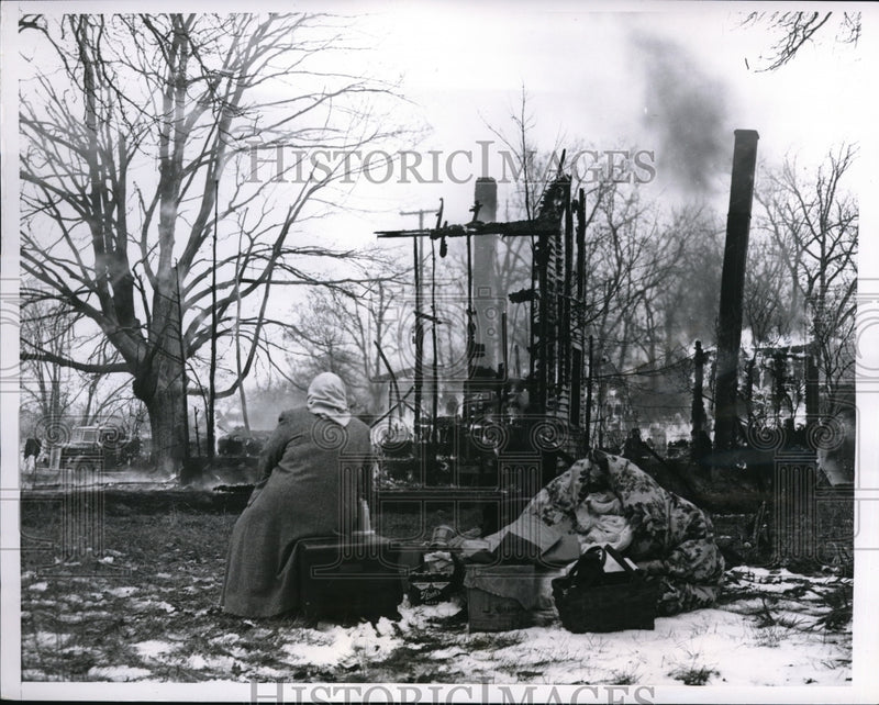 Load image into Gallery viewer, 1956 Press Photo Michigan City Charles Kilgore Burnt House And Belongings
