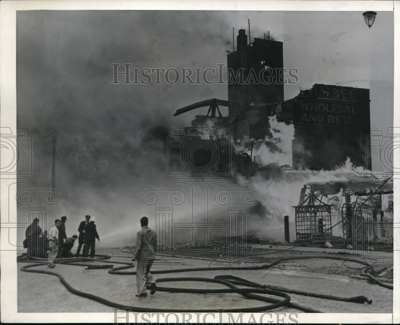 Load image into Gallery viewer, 1941 Press Photo Cleveland Ohio Vanis Building &amp; Supply Co burns down
