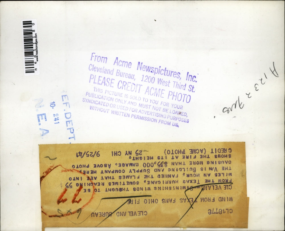 1941 Press Photo Cleveland Ohio Vanis Building & Supply Co burns down