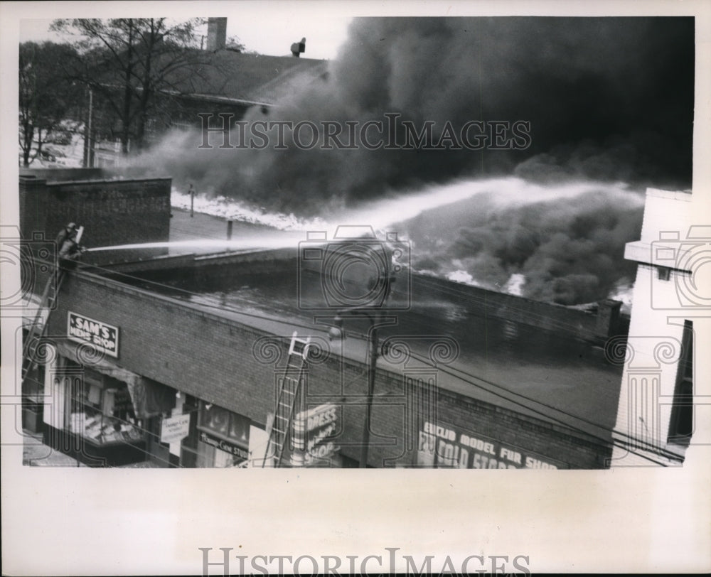 1951 Press Photo E 105th St store fronts burned in Cleveland Ohio