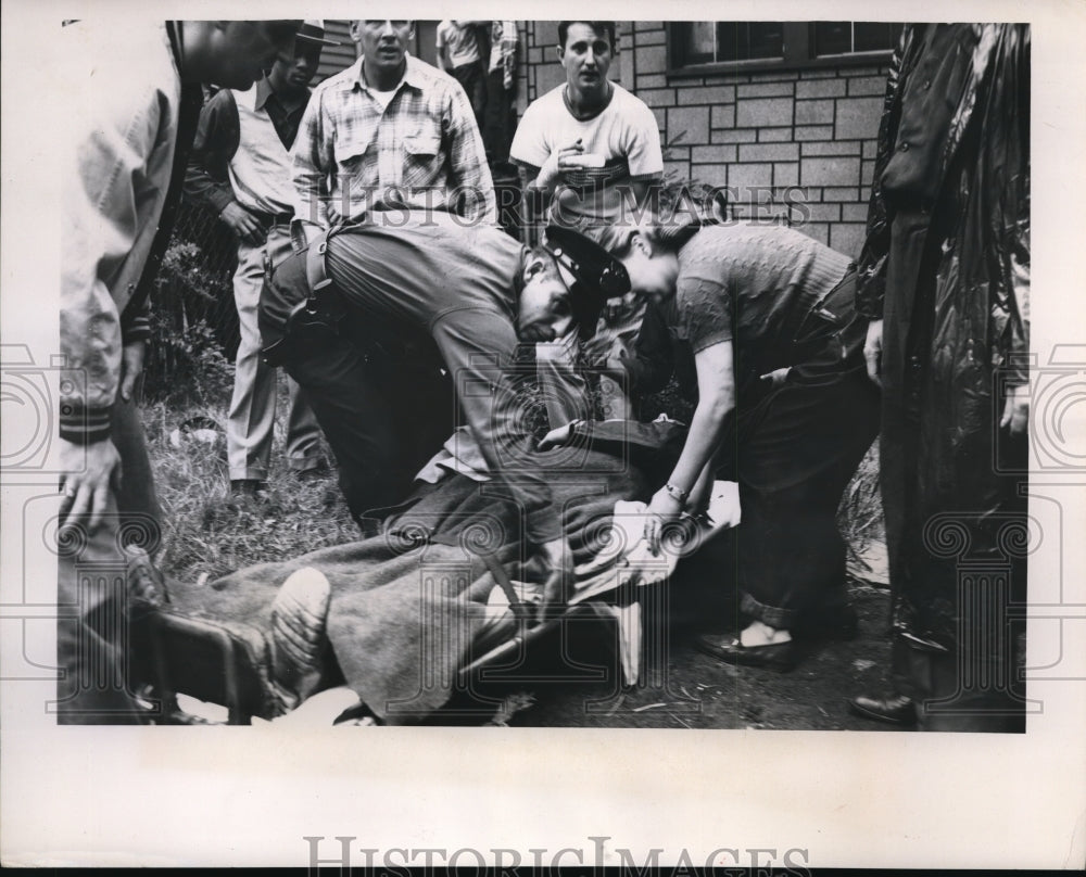 1951 Press Photo Wall of burning building falls on fireman in Cleveland