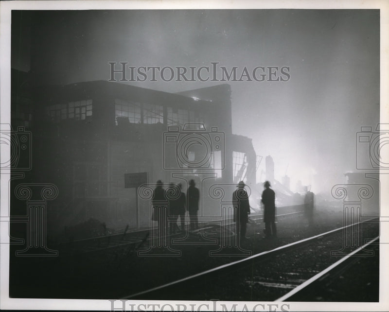 Load image into Gallery viewer, 1950 Press Photo Cleveland Ohio fire at Container Co building
