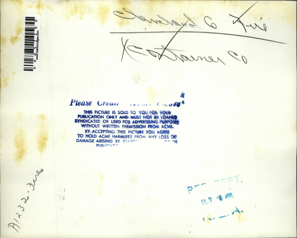 1950 Press Photo Cleveland Ohio fire at Container Co building