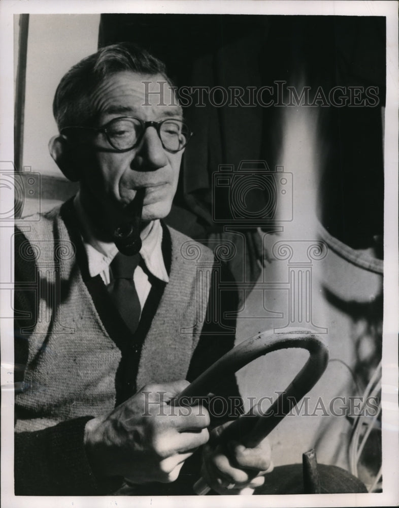1951 Press Photo Frank A White Furniture Maker Using Gas Burner To Shape Wicker