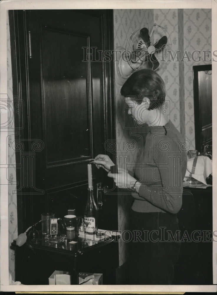 1937 Press Photo Candlelight on Flooded City