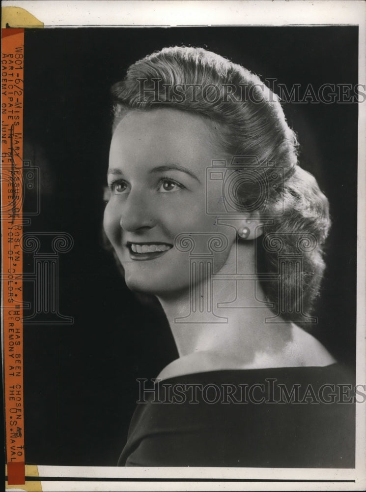 Load image into Gallery viewer, 1944 Press Photo Miss Mary Jessup for Colors Ceremony of US Naval Academy
