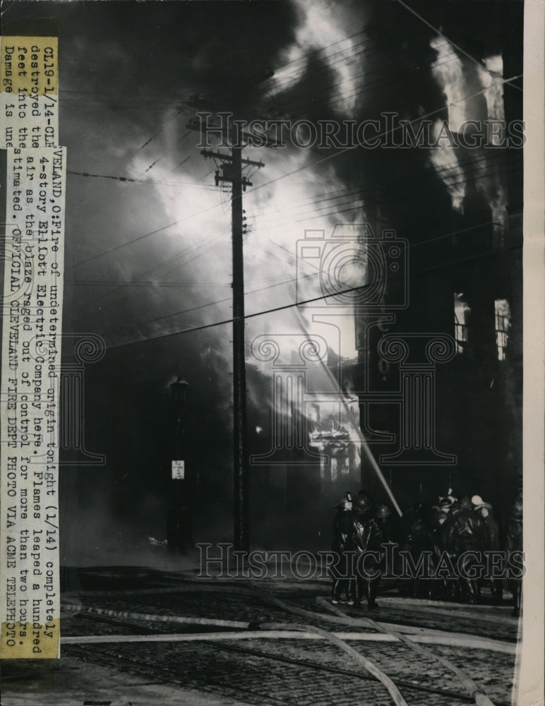 1948 Press Photo Fire Destroys Elliot Electric Company In Cleveland