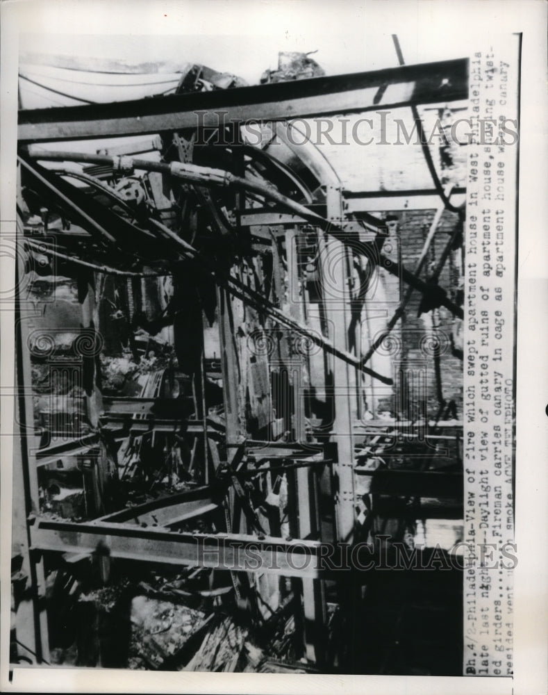 1950 Press Photo West Philadelphia Apartment House Fire