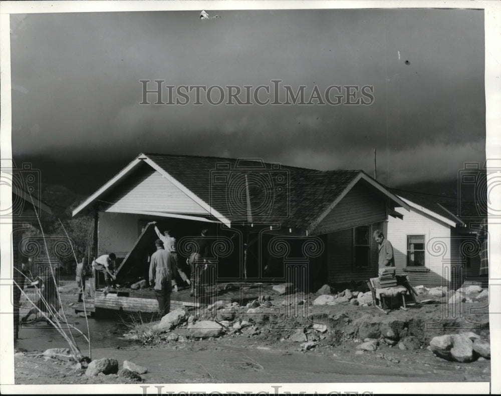 1934 Press Photo Cloudburst Ruins the Life of Montrose Residents