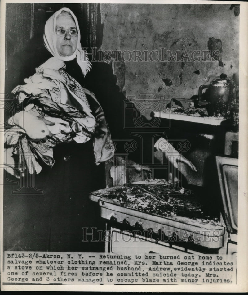 Load image into Gallery viewer, 1948 Press Photo Mrs. Martha George as she returned to her burned out home
