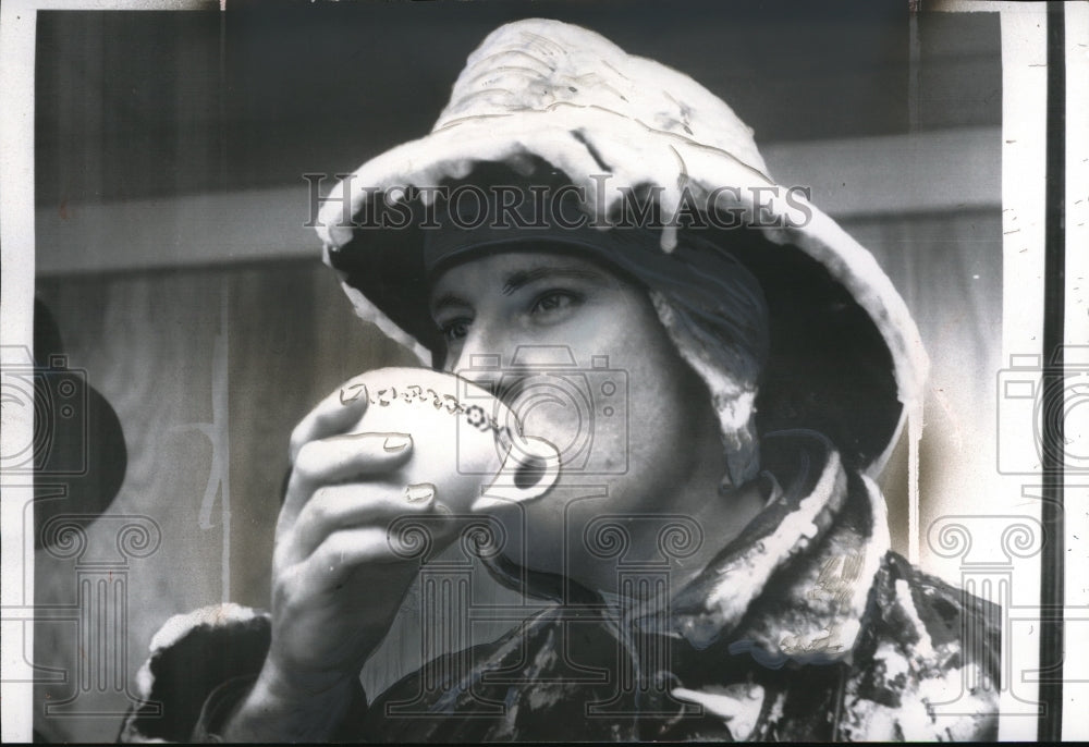 1958 Press Photo Milwaukee fireman's hat coated with ice