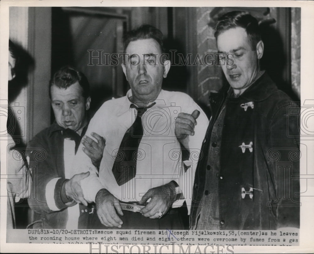 1954 Press Photo Joseph Fijalkowski (C), 58, rescued by squad of firemen aid