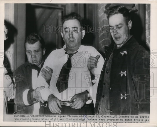 1954 Press Photo Joseph Fijalkowski (C), 58, rescued by squad of firemen aid