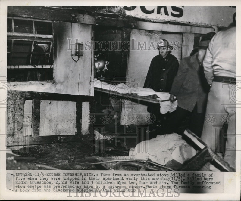 Load image into Gallery viewer, 1951 Press Photo Fire from an overheated stove killed a family
