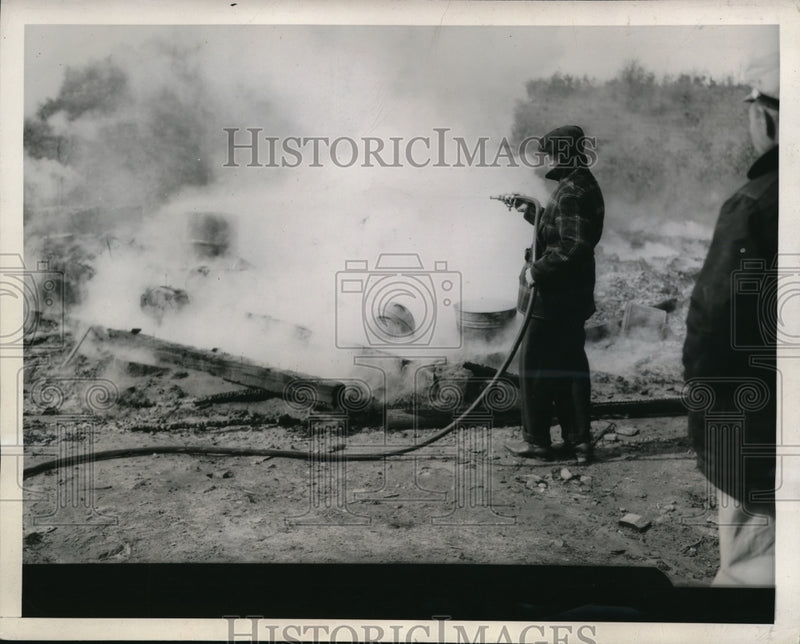 Load image into Gallery viewer, 1947 Press Photo The ruins after the Frank Wilson home's fire
