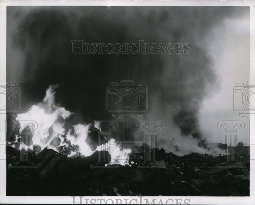 1957 Press Photo Dump Fire
