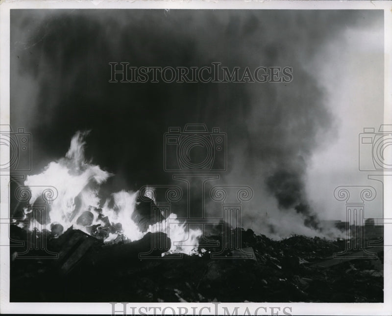 Load image into Gallery viewer, 1957 Press Photo Dump Fire
