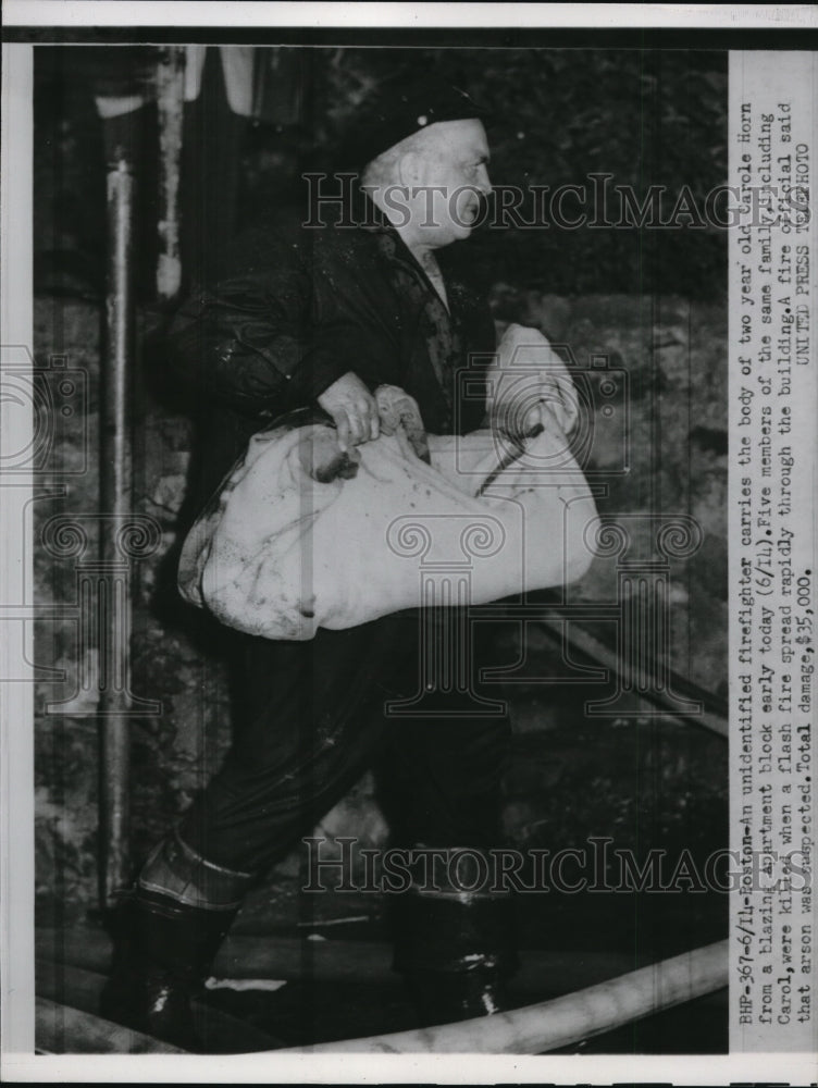 1952 Press Photo A firefighter carries the body of two year old Carole Horn