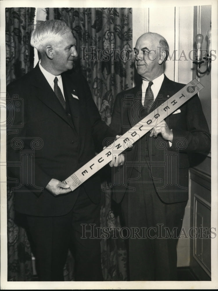 1938 Press Photo Gov.Edwin F Hill Kiwanis International present the Golden Rules