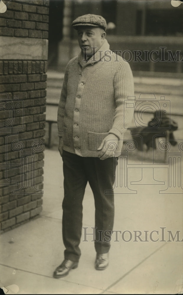 1919 Press Photo Mott Hinkel walking on a bright day