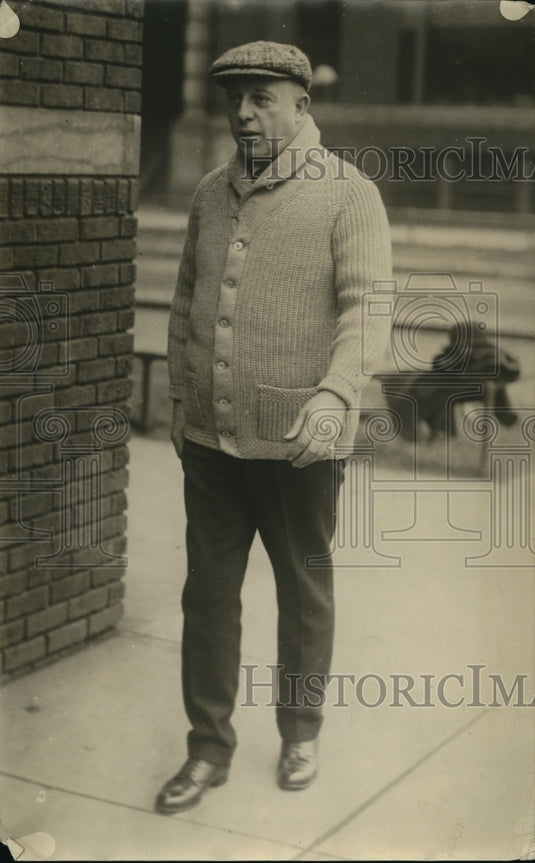 1919 Press Photo Mott Hinkel walking on a bright day