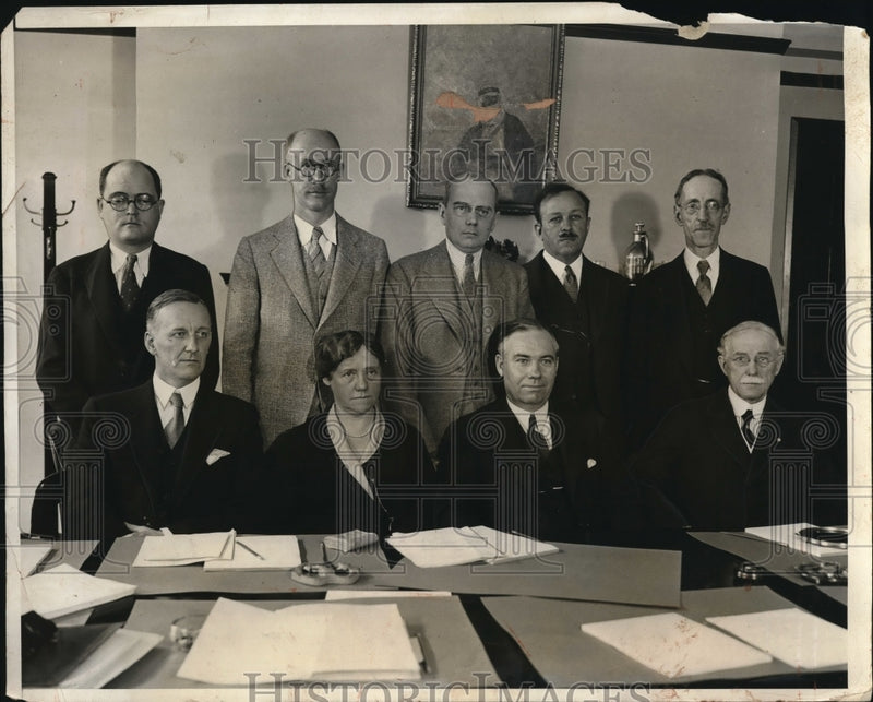Load image into Gallery viewer, 1931 Press Photo Educators on how college graduate students may help
