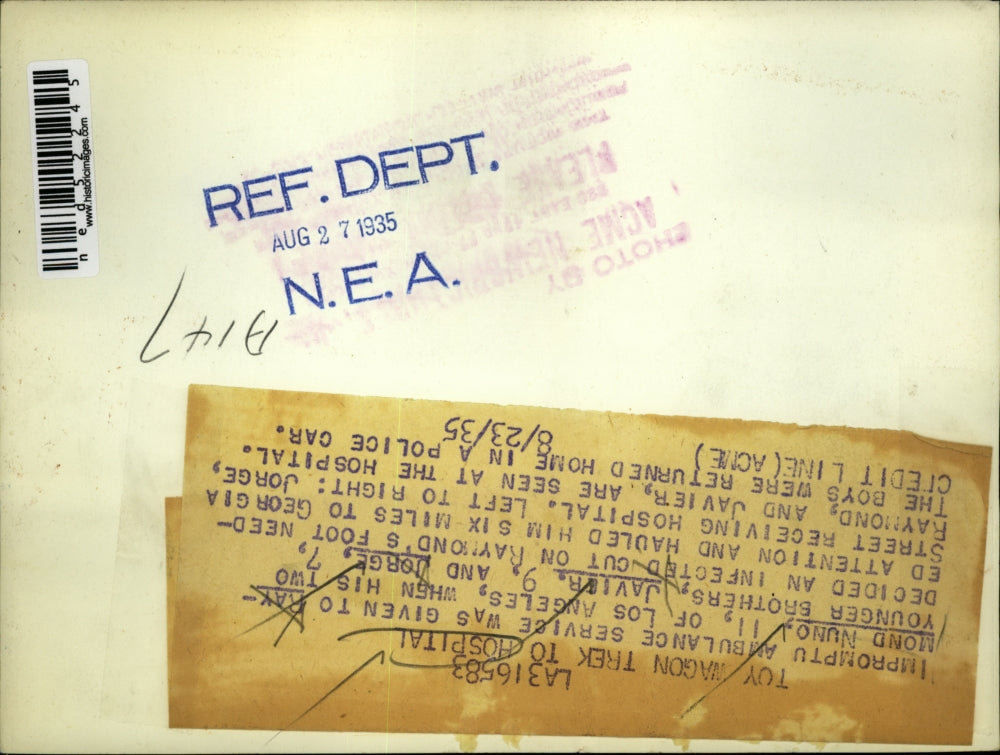 1935 Press Photo Raymond Nuno on toy wagon with Javier & Jorge to hospital