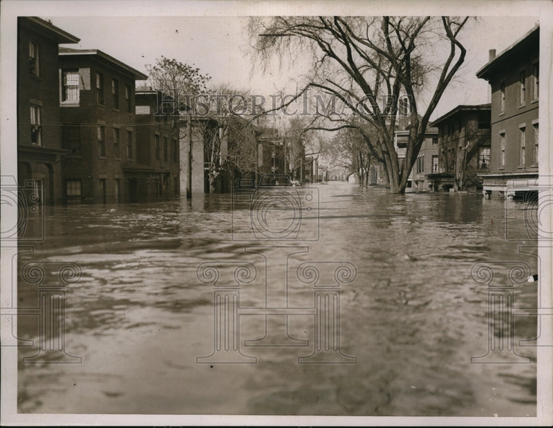 Load image into Gallery viewer, 1936 Press Photo Hartford Connecticut flood
