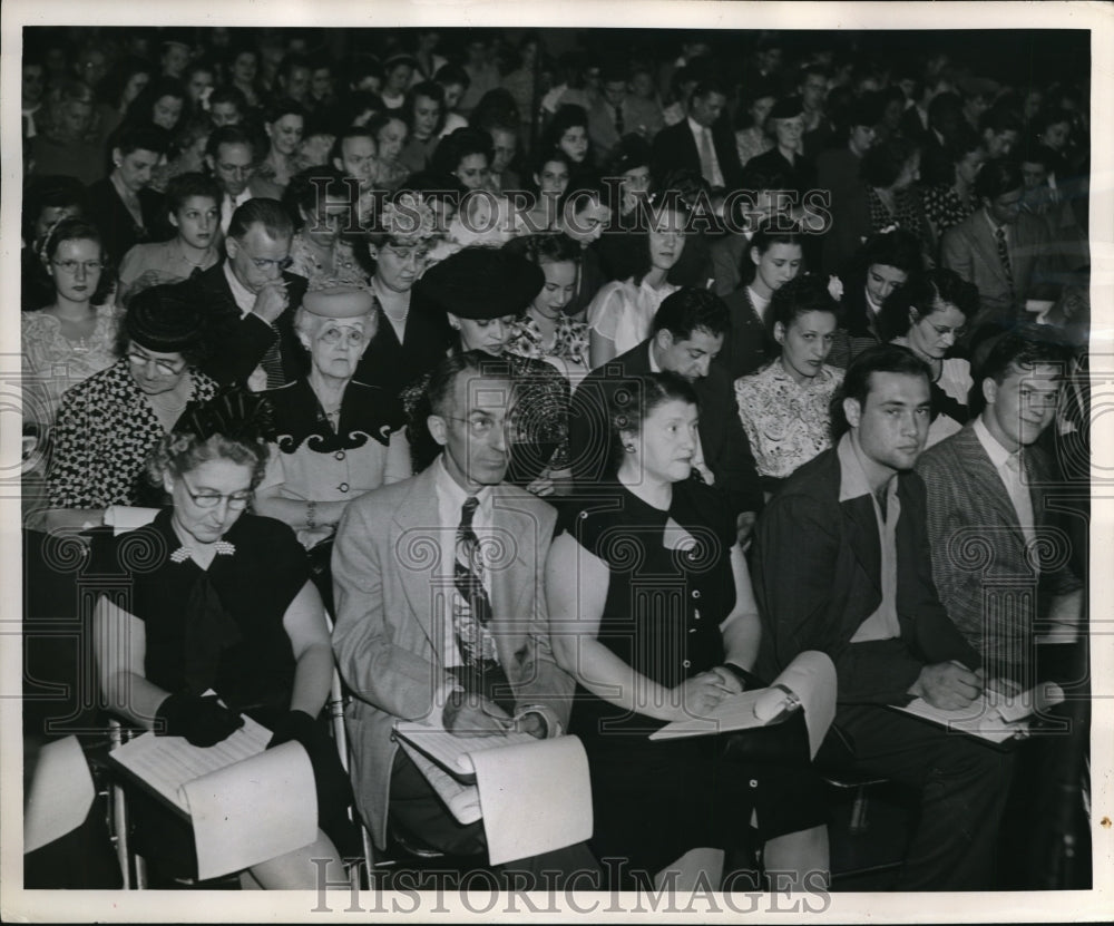 1946 Press Photo NBC audience at Schwerin Reaction session for program opinions