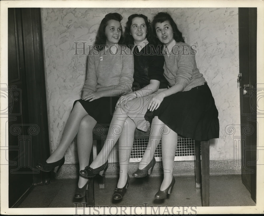 1941 Press Photo Jean, Virginia & Verne Cunningtom at Xmas show in Ohio