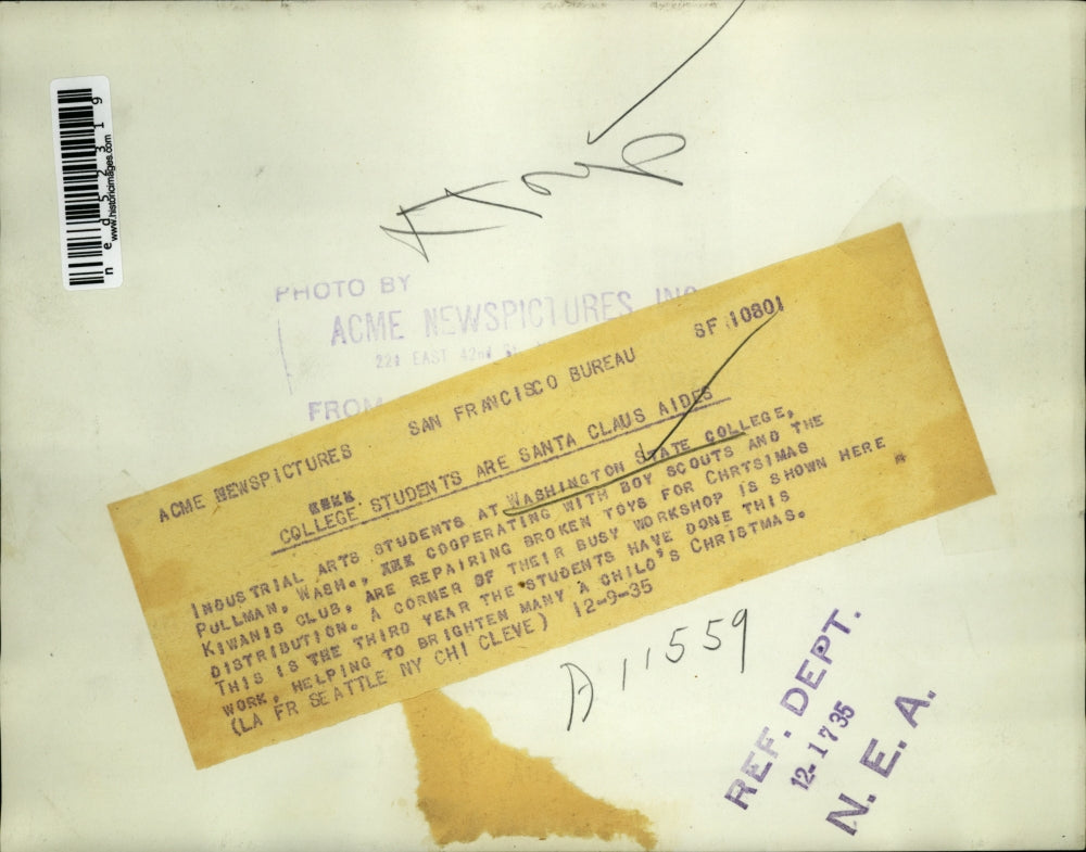 1935 Press Photo Industrial Arts students of Washington State Coll busy at work