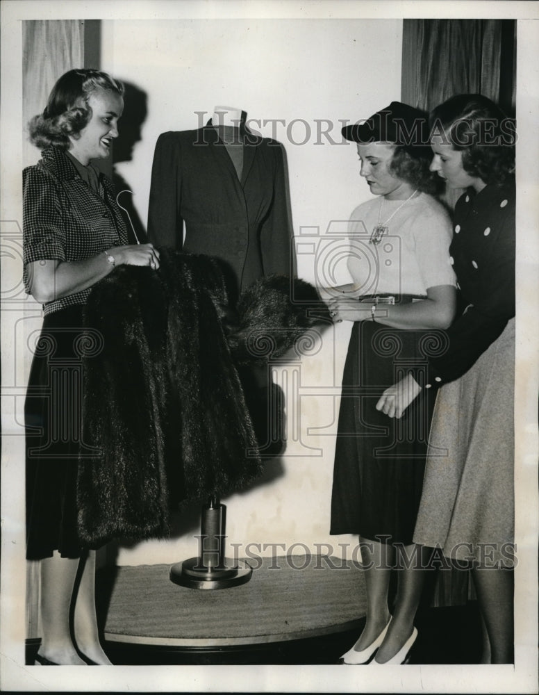 1939 Press Photo Lawrence Kas Univ Shirley & Smith College girls
