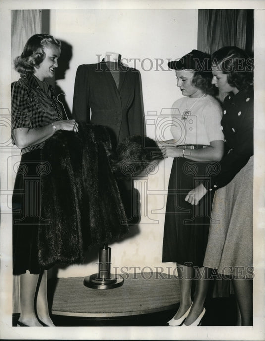1939 Press Photo Lawrence Kas Univ Shirley & Smith College girls