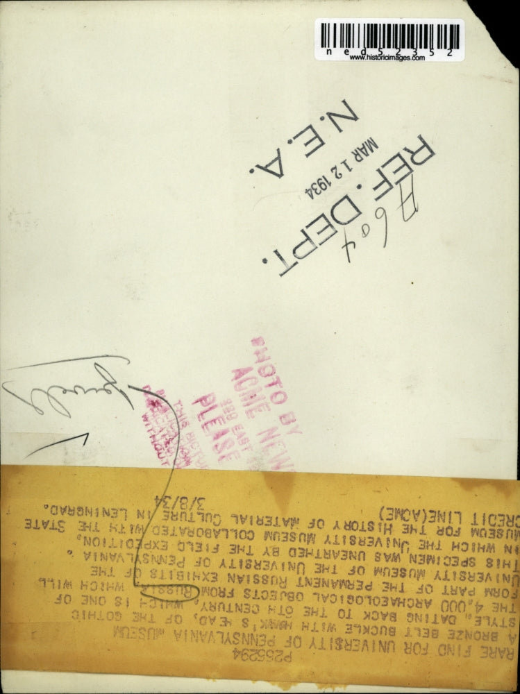 1934 Press Photo Univ of Pa Museum & Russian bronze belt buckel