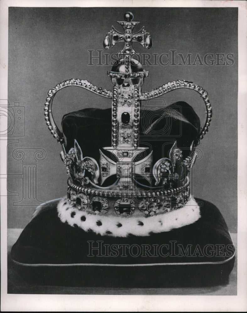 Load image into Gallery viewer, 1953 Press Photo Ancient Crown of St. Edward
