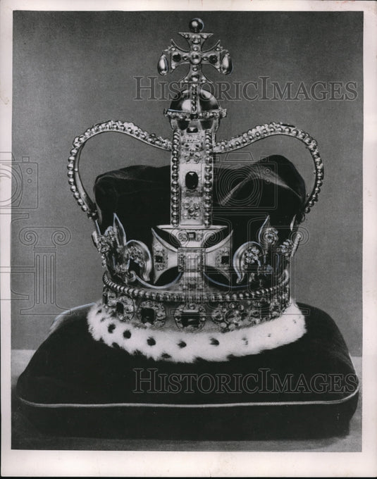 1953 Press Photo Ancient Crown of St. Edward
