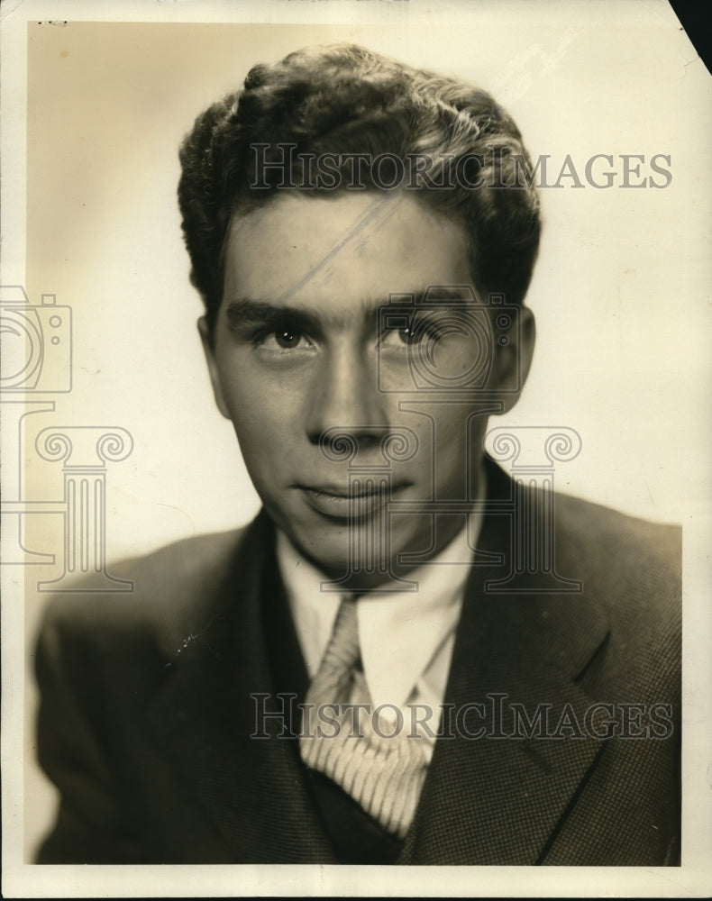 Load image into Gallery viewer, 1933 Press Photo Bret Black, Columbia picture studio in Hollywood - ned52374
