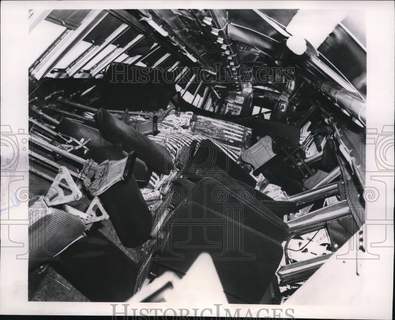 Load image into Gallery viewer, 1953 Press Photo Train accident in Philadelphia
