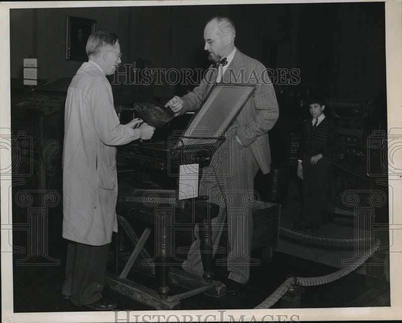 Load image into Gallery viewer, 1940 Press Photo Dr Laird
