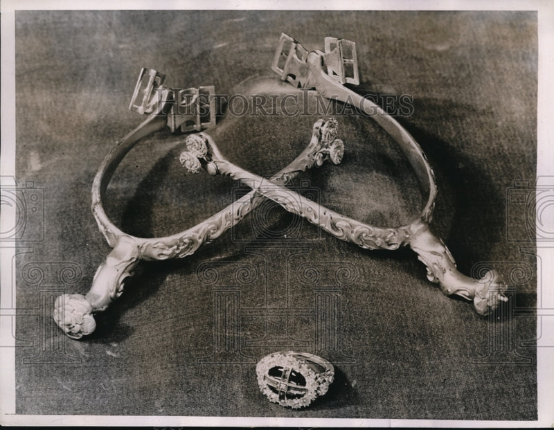 Load image into Gallery viewer, 1937 Press Photo Royal spurs &amp; ring for King George VI coronation
