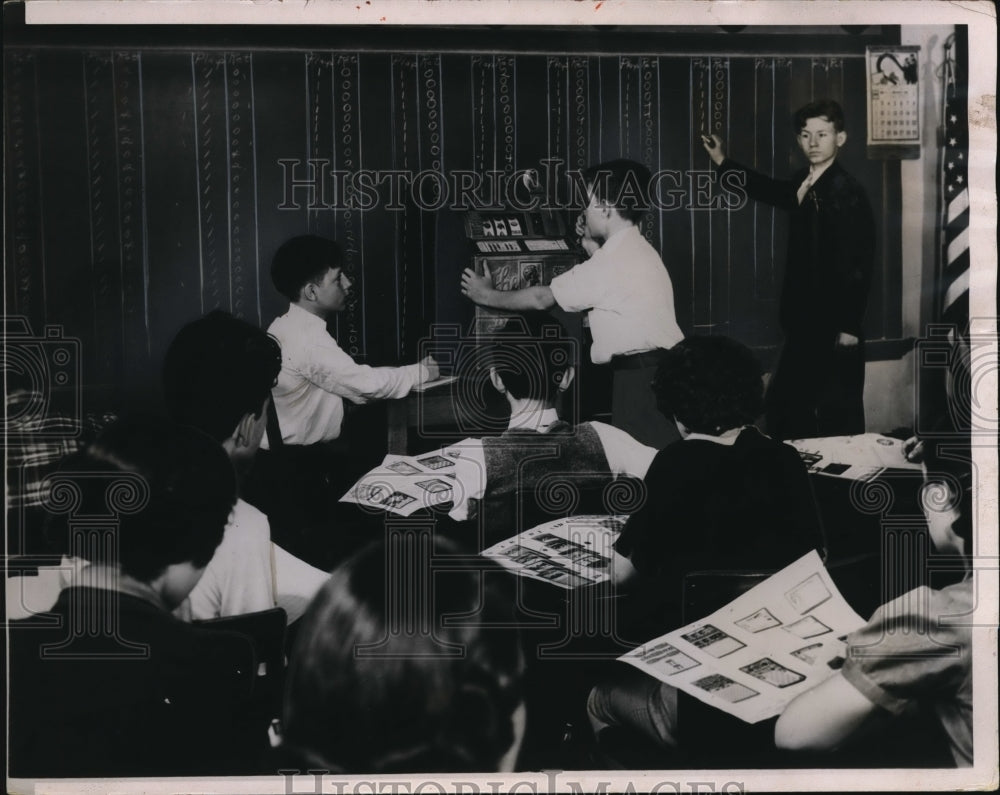 1937 Press Photo Eight grade students at the Public School in Riverside