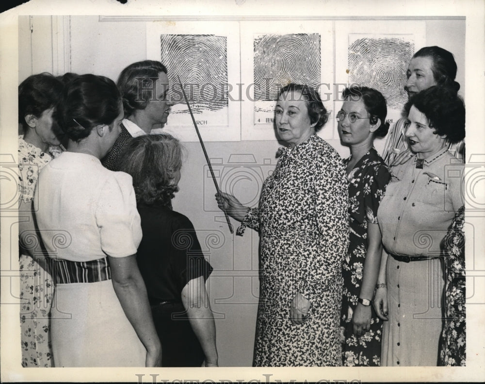 1938 Press Photo NYC School of finger & foot printing, ME Hamilton teaching
