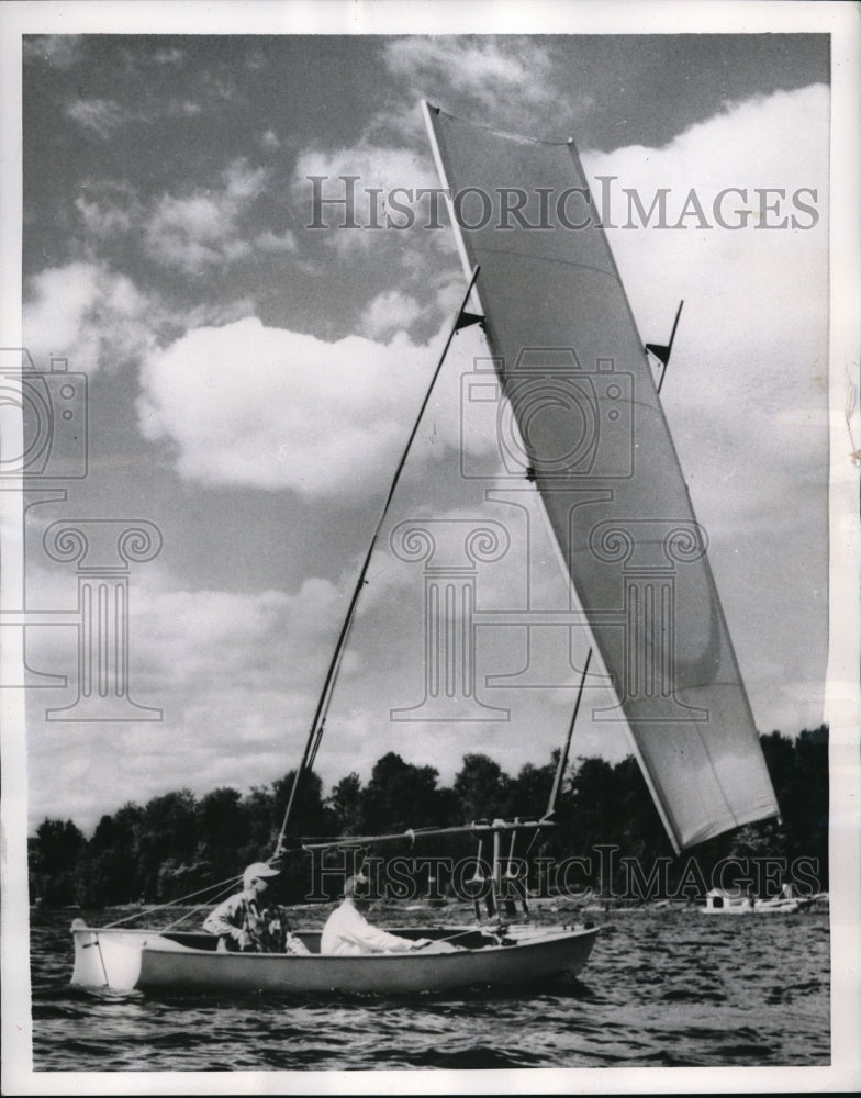 Load image into Gallery viewer, 1956 Press Photo Square in the wind
