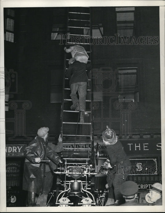 1932 Press Photo Fire in Ellington Apartment, Cleveland, Ohio