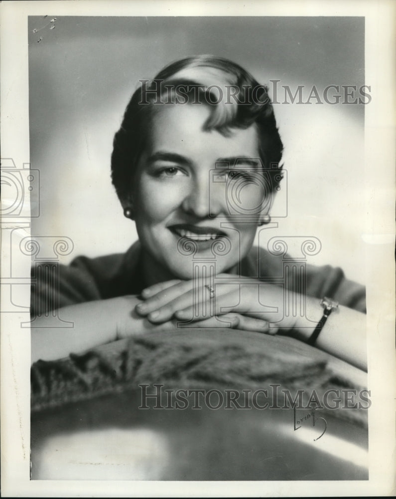 Load image into Gallery viewer, 1954 Press Photo Mrs. Jane Lucas House Wife Competes In Mrs. America Finals
